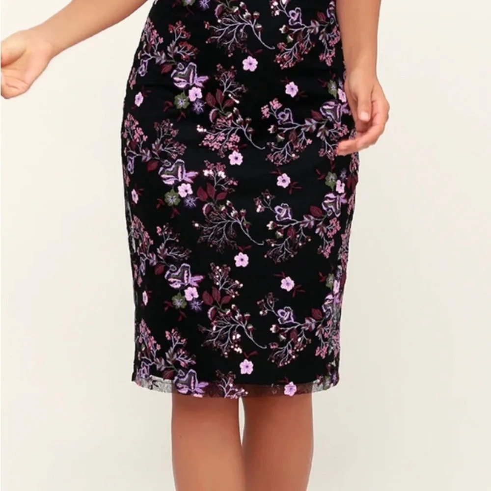 Purple Embroidered Bodycon Midi Dress - Picture 4 of 8